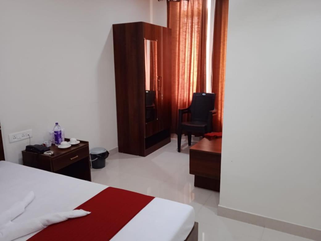 גווהטי Hotel Haren Grand מראה חיצוני תמונה
