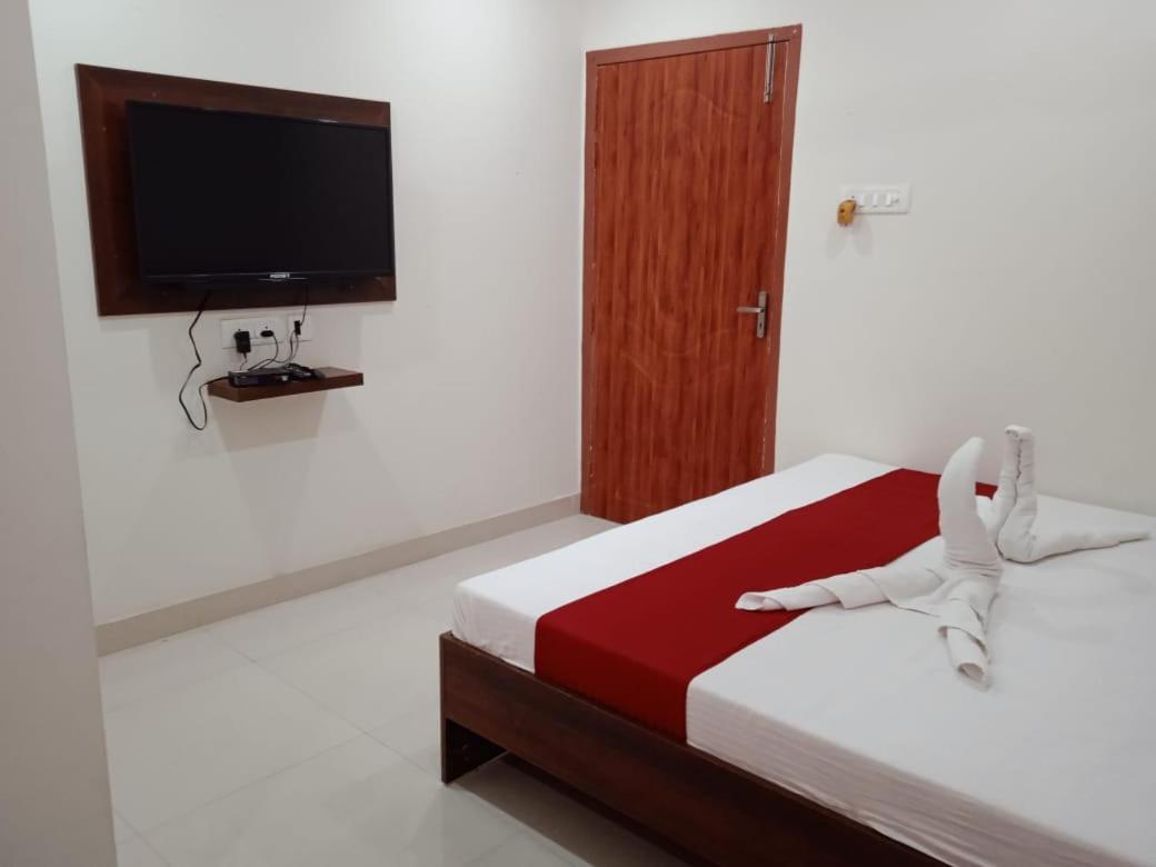גווהטי Hotel Haren Grand מראה חיצוני תמונה