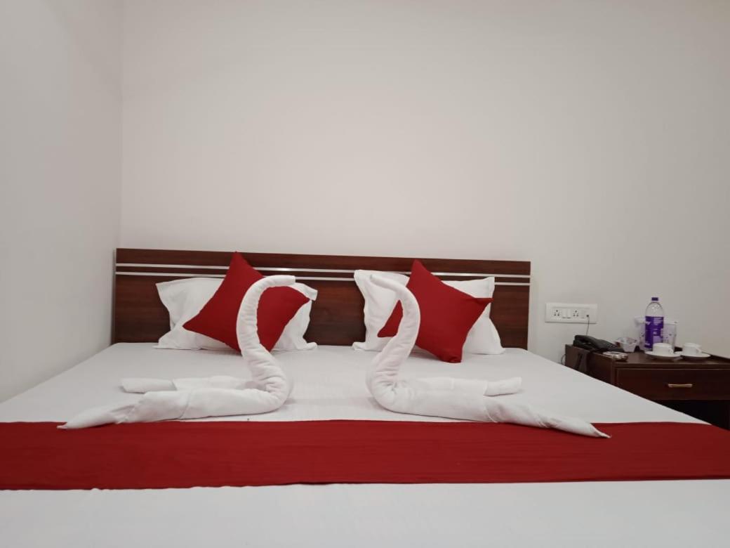 גווהטי Hotel Haren Grand מראה חיצוני תמונה